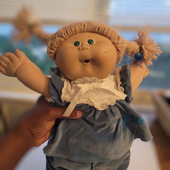 Vintage Cabbage patch kids doll/ diapers/ clothes 1985 Xavier Robert soft body - Picture 9 of 9